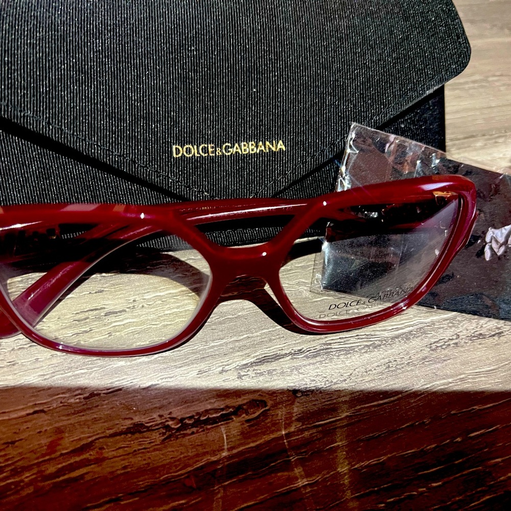 Glasses and can use them for prescription lenses